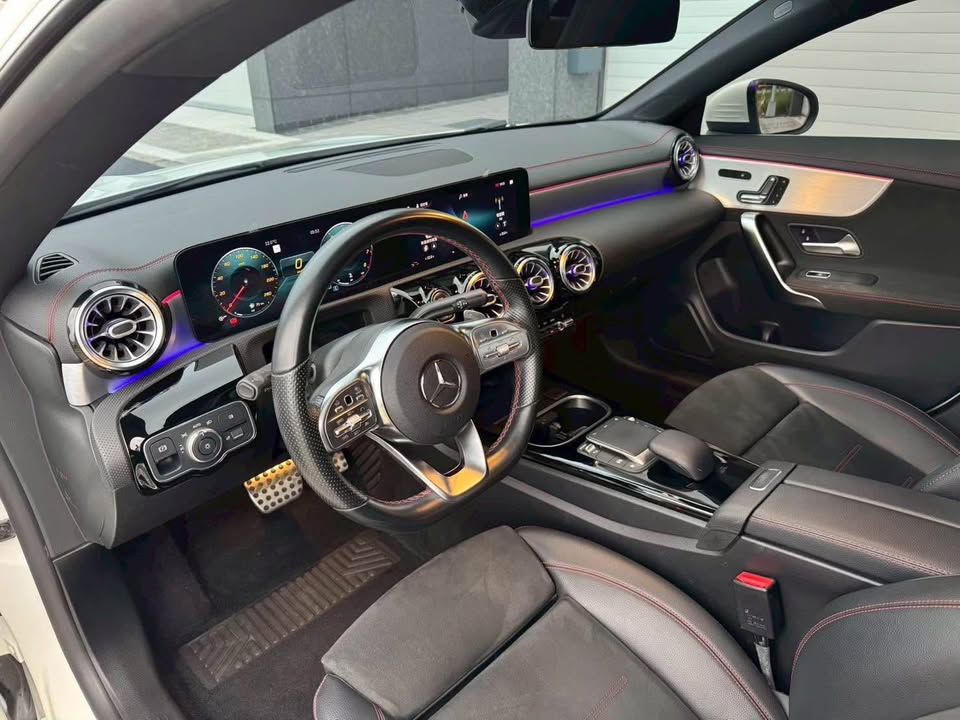 2021年 Mercedes-Benz CLA 250 AMG 4Matic 中古車照片 - Orange Garage