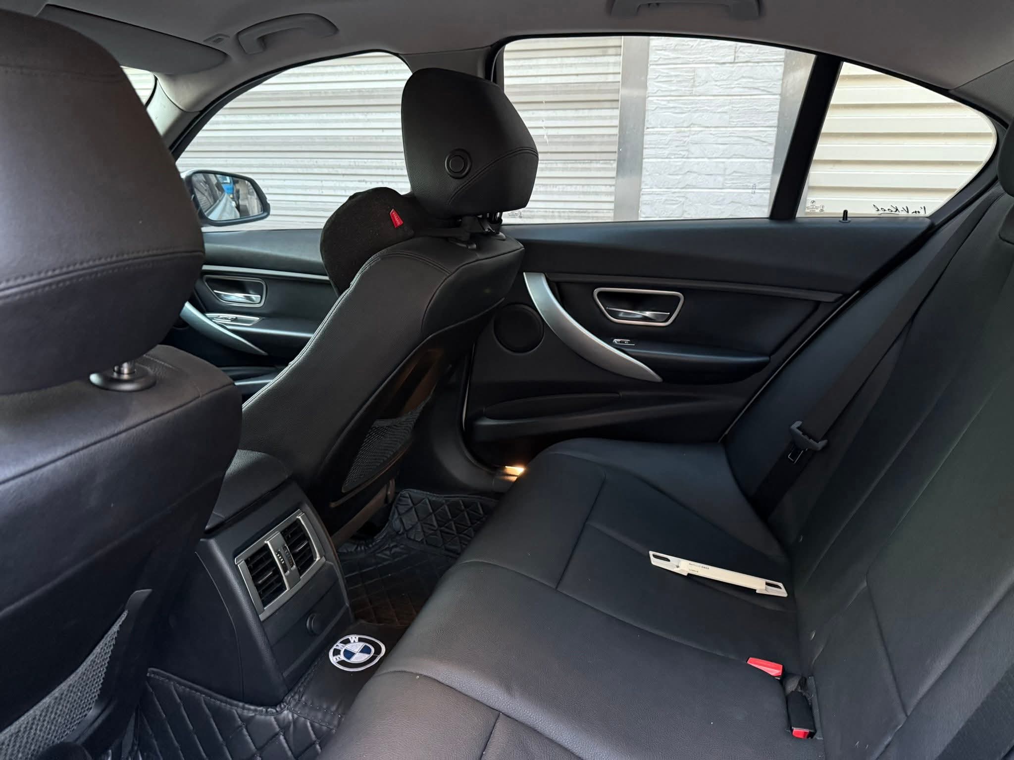 2014年 BMW 3 Series 316I Sedan 中古車照片 - Orange Garage