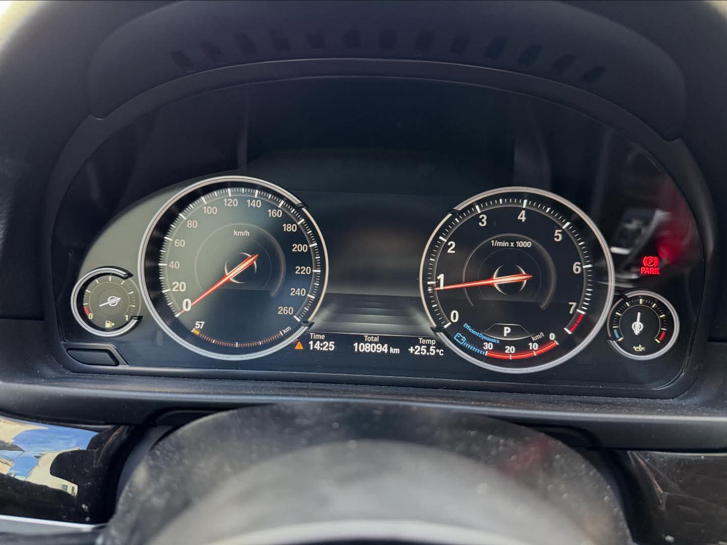 2014年 BMW 5 Series 520i Modern 中古車照片 - Orange Garage