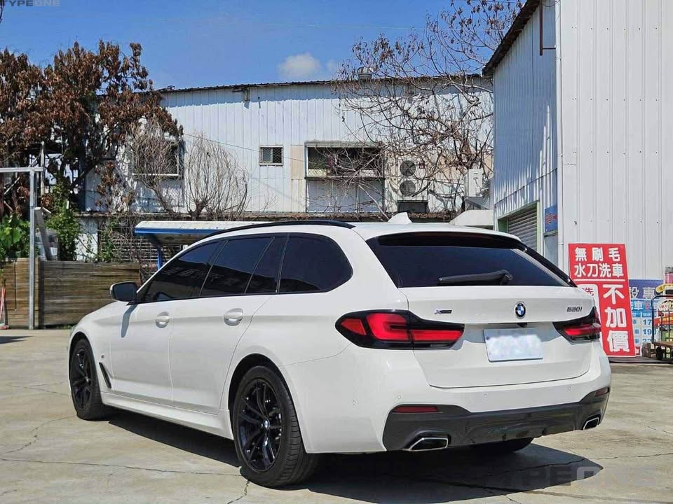 2021年 BMW 5 Series 530i Touring M-sport 中古車照片 - Orange Garage