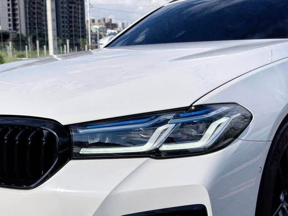 2021年 BMW 5 Series 530i Touring M-sport 中古車照片 - Orange Garage