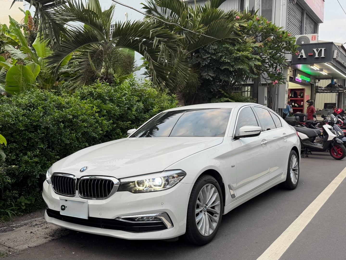 2017年 BMW 5 Series 520D 中古車照片 - Orange Garage