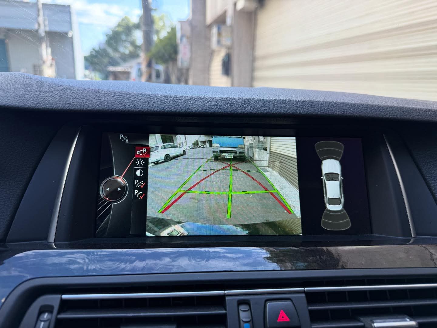 2014年 BMW 5 Series 520i Modern 中古車照片 - Orange Garage