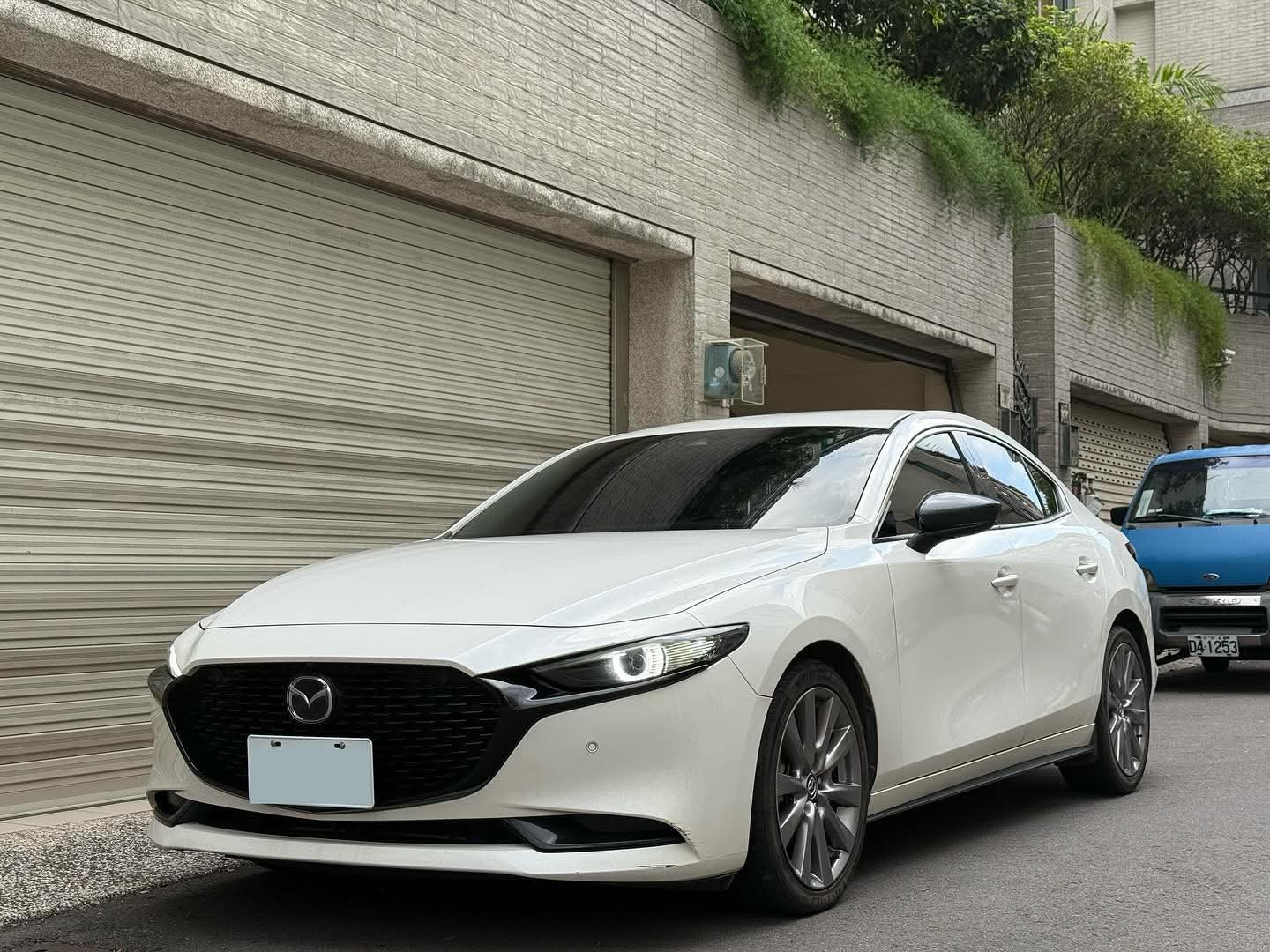 2019年 Mazda 3 4D Bose 旗艦款 中古車照片 - Orange Garage