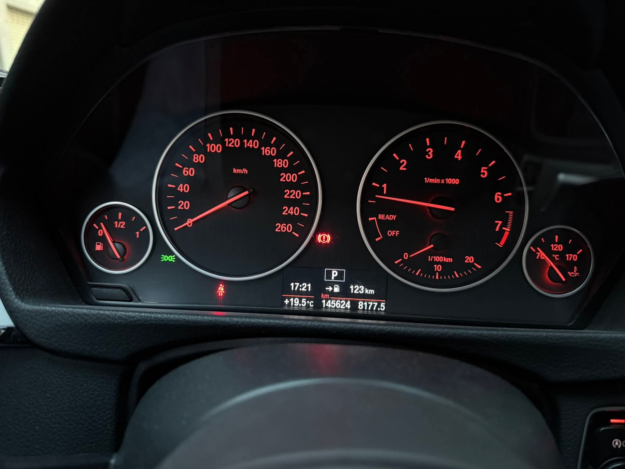 2014年 BMW 3 Series 316I Sedan 中古車照片 - Orange Garage
