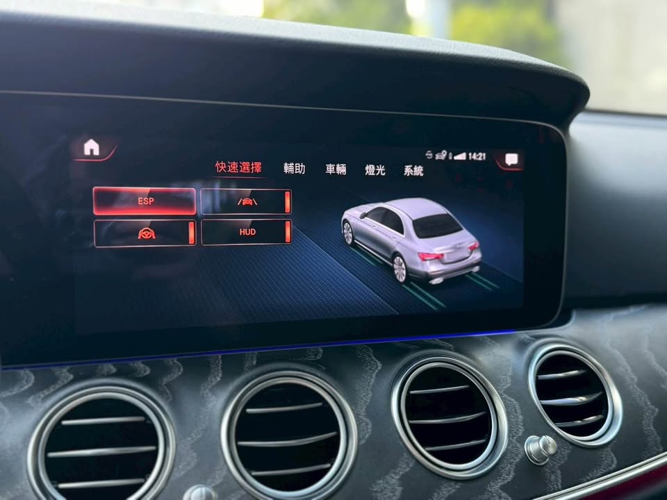 2022年 Mercedes-Benz E-Class E300 AMG 中古車照片 - Orange Garage