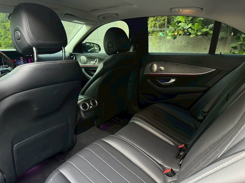 2022年 Mercedes-Benz E-Class E300 AMG 中古車照片 - Orange Garage