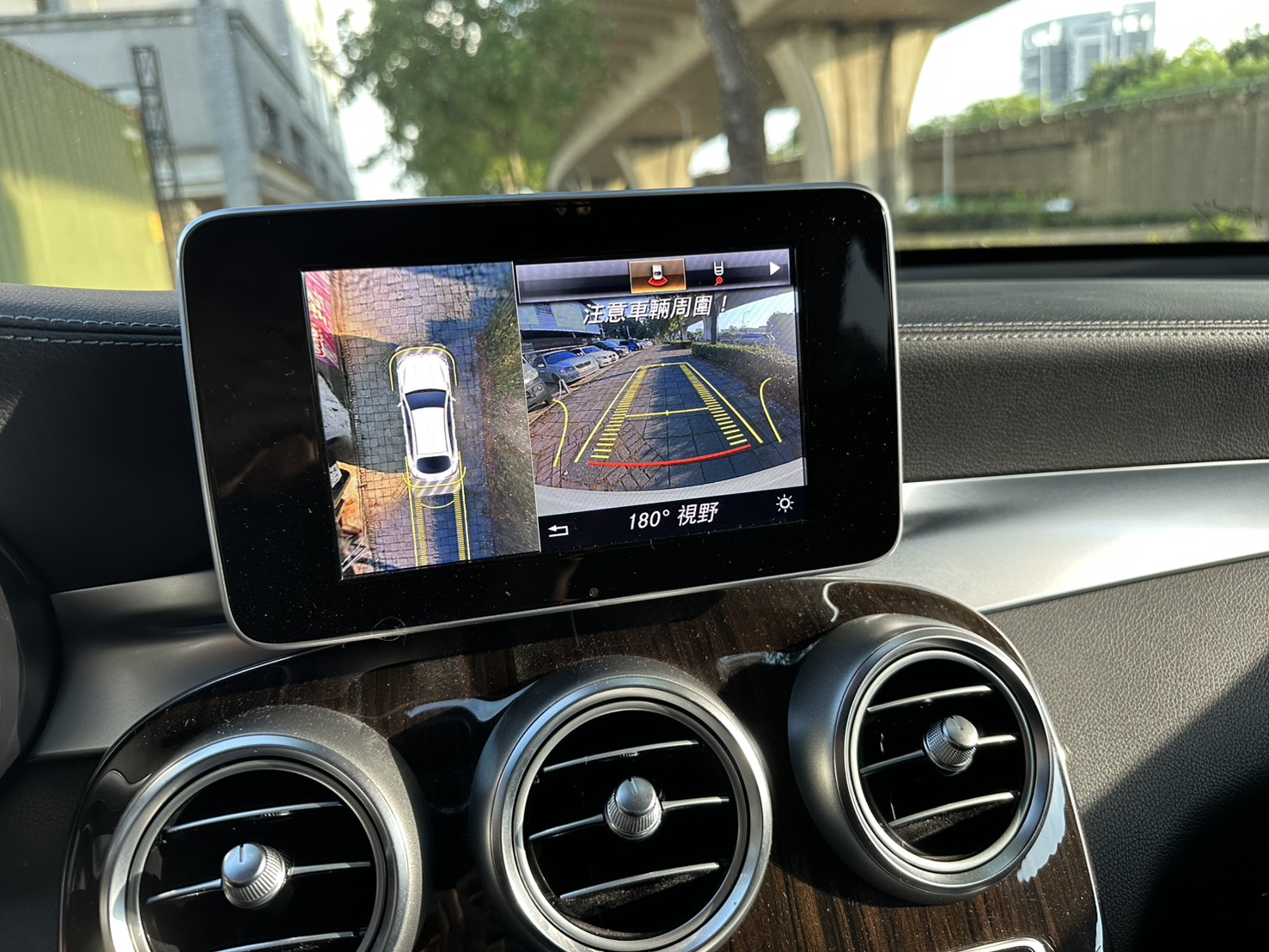 2018年 Mercedes-Benz GLC 250 中古車照片 - Orange Garage