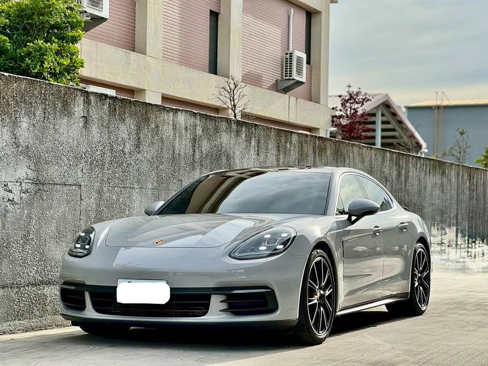 2017年 Porsche Panamera 4 中古車照片 - Orange Garage