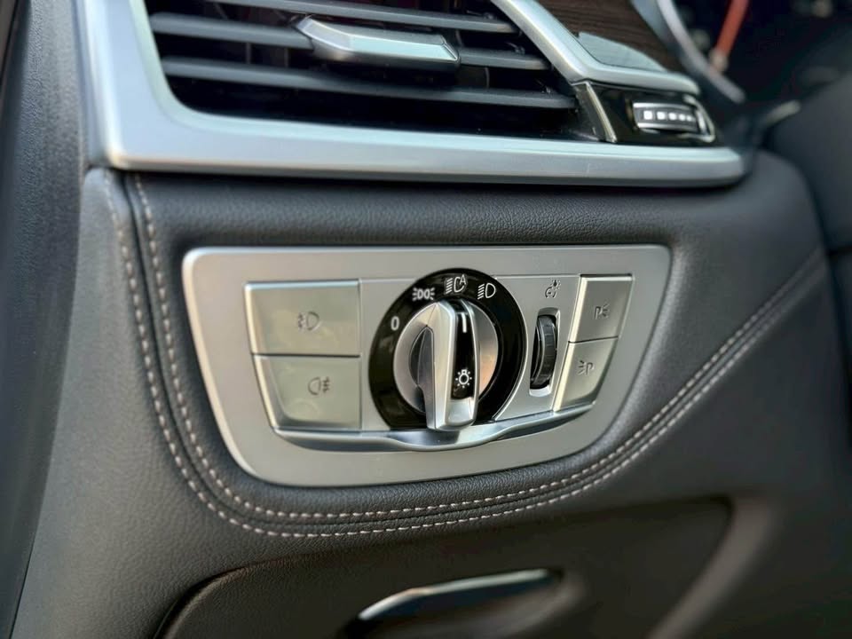 2018年 BMW 7 Series 730I 中古車照片 - Orange Garage