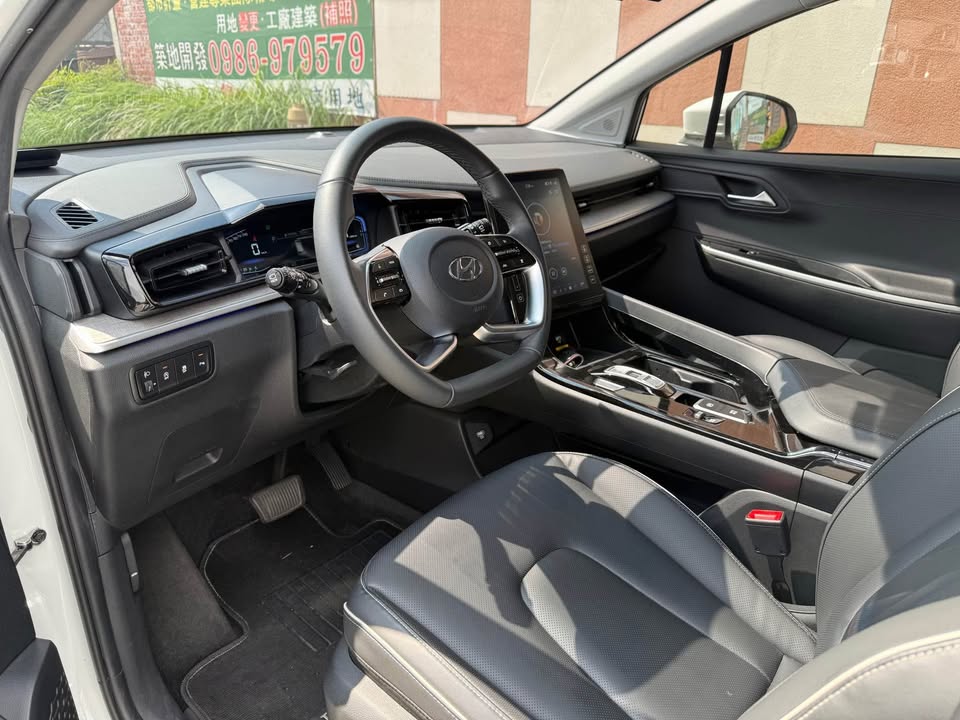 2023年 Hyundai Custin GLT-B VIP 中古車照片 - Orange Garage