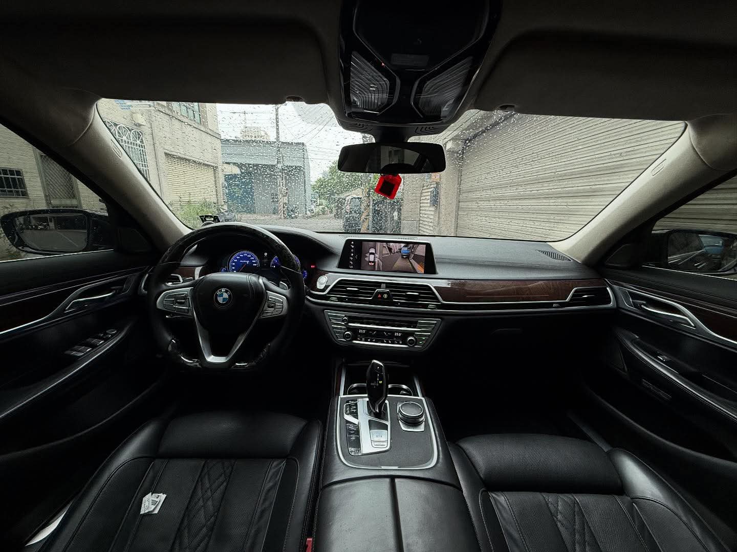 2016年 BMW 7 Series 740LI 中古車照片 - Orange Garage