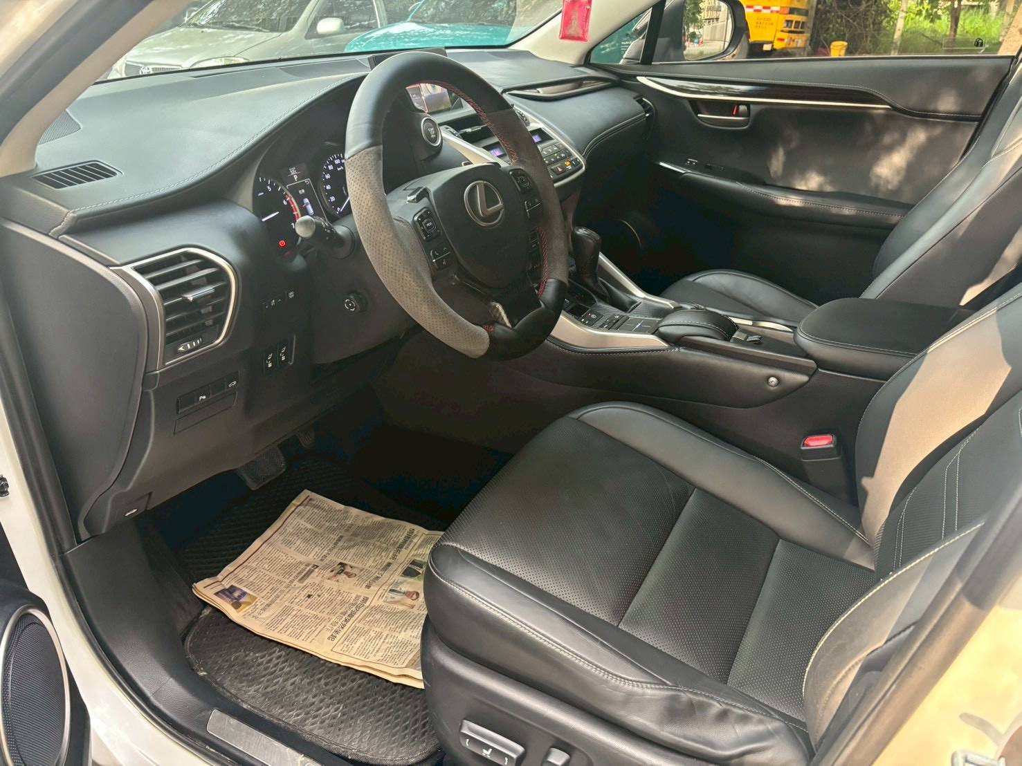 2015年 Lexus NX200t 中古車照片 - 澄色車庫