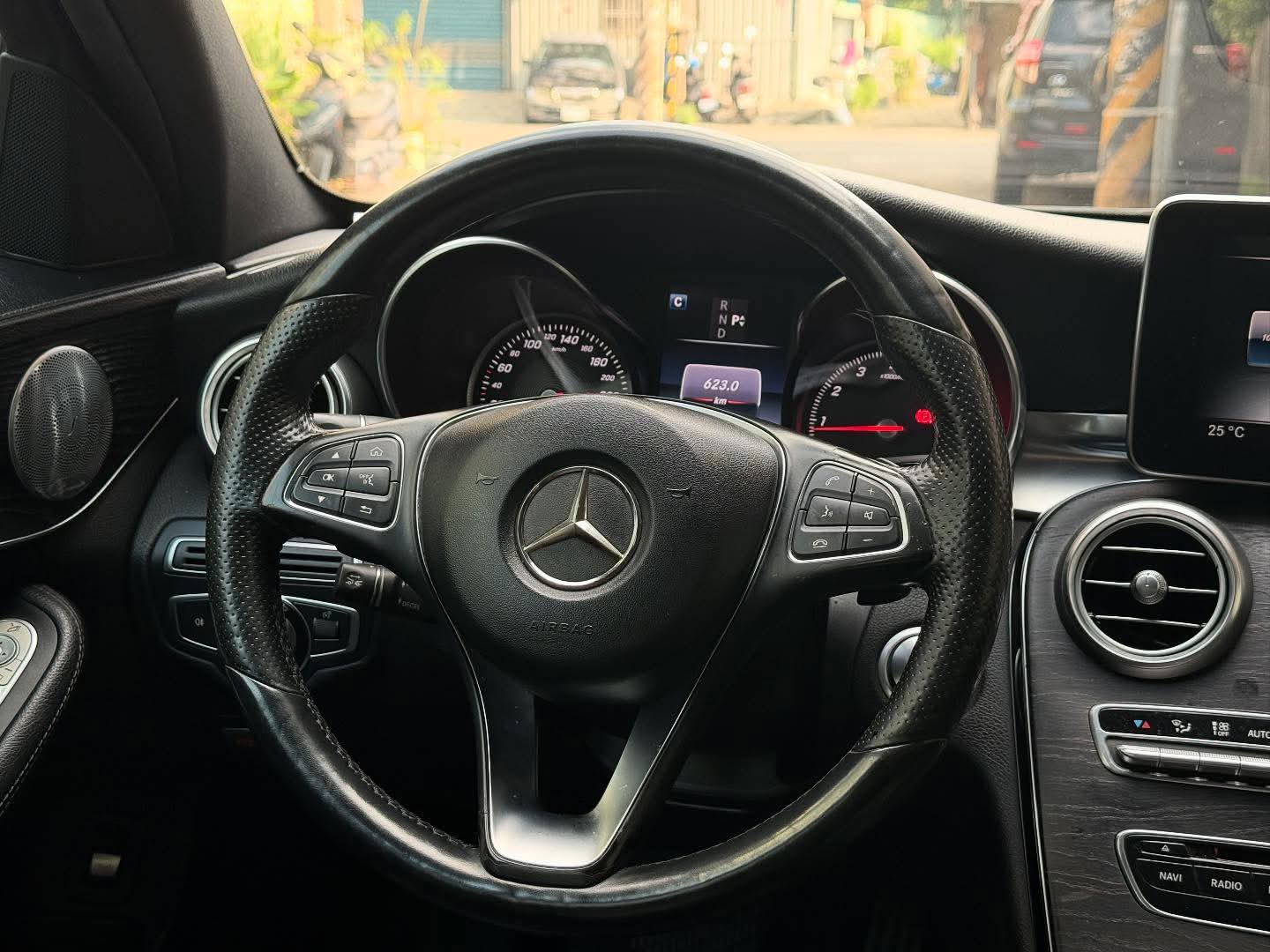 2016年 Mercedes-Benz C-Class C300 AMG 4MATIC 中古車照片 - Orange Garage