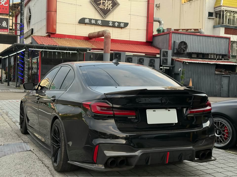 2017年 BMW 5 Series 530i M-Sport 中古車照片 - Orange Garage