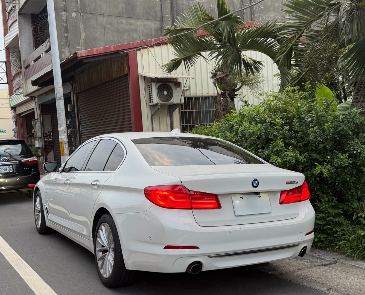 2017年 BMW 5 Series 520D 中古車照片 - Orange Garage