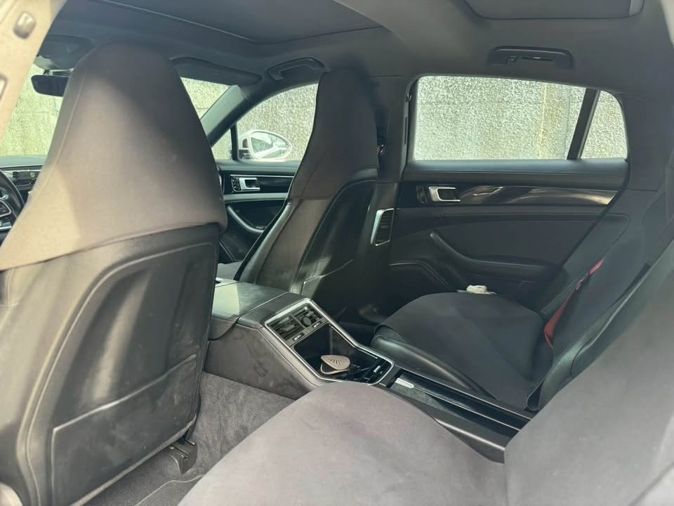 2017年 Porsche Panamera 4 中古車照片 - Orange Garage