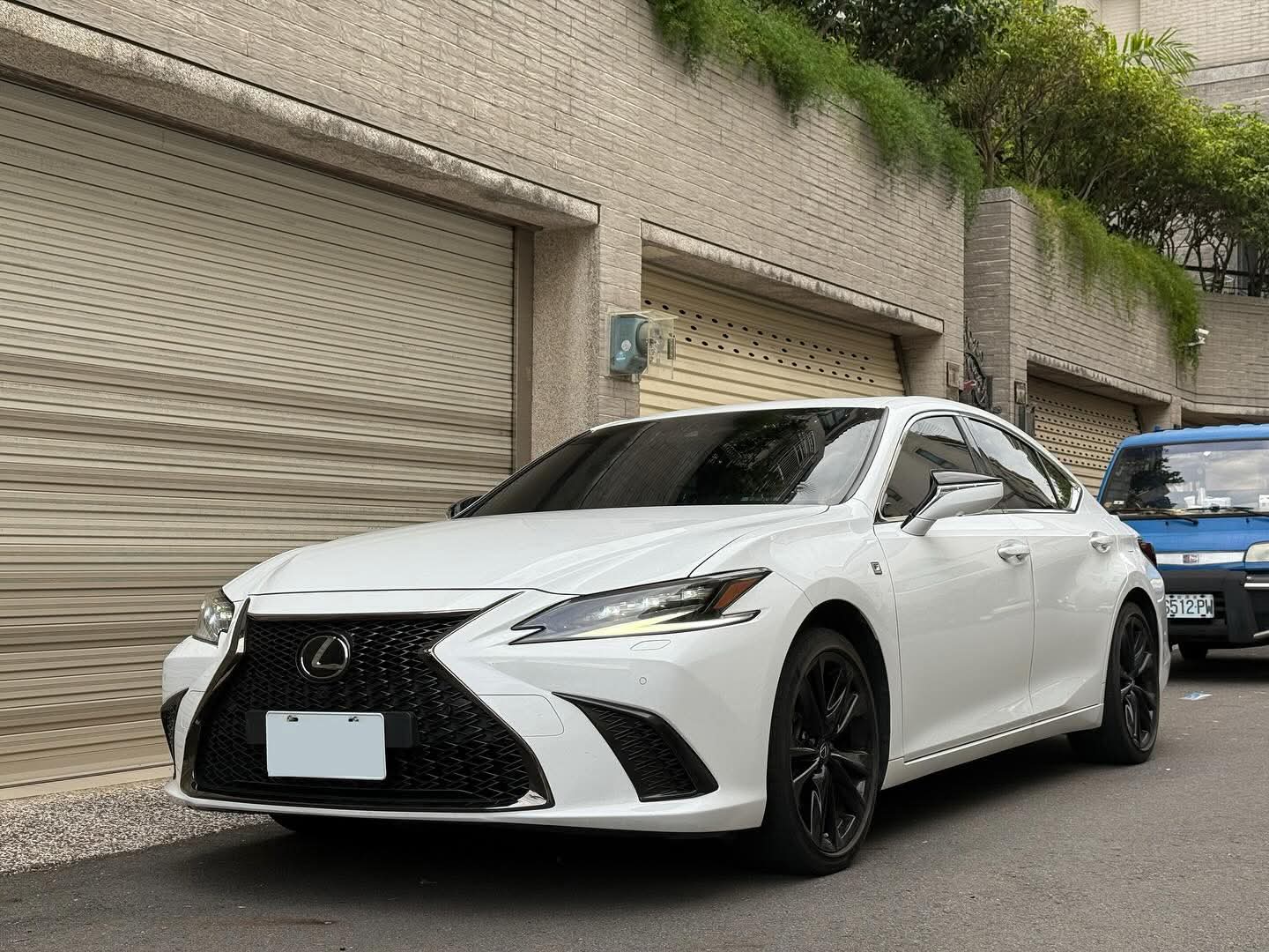 2022年 Lexus ES250 F-Sport 中古車照片 - Orange Garage