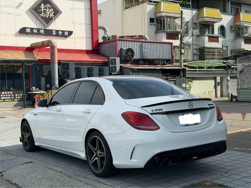 2016年 Mercedes-Benz C-Class C250 AMG 中古車照片 - Orange Garage