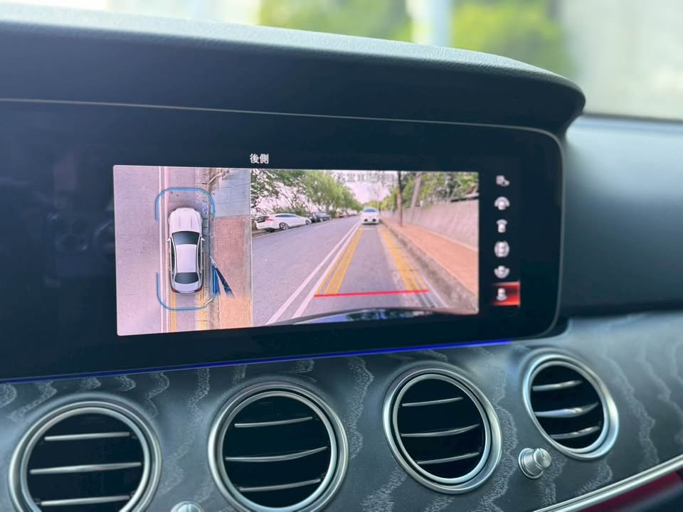 2022年 Mercedes-Benz E-Class E300 AMG 中古車照片 - Orange Garage