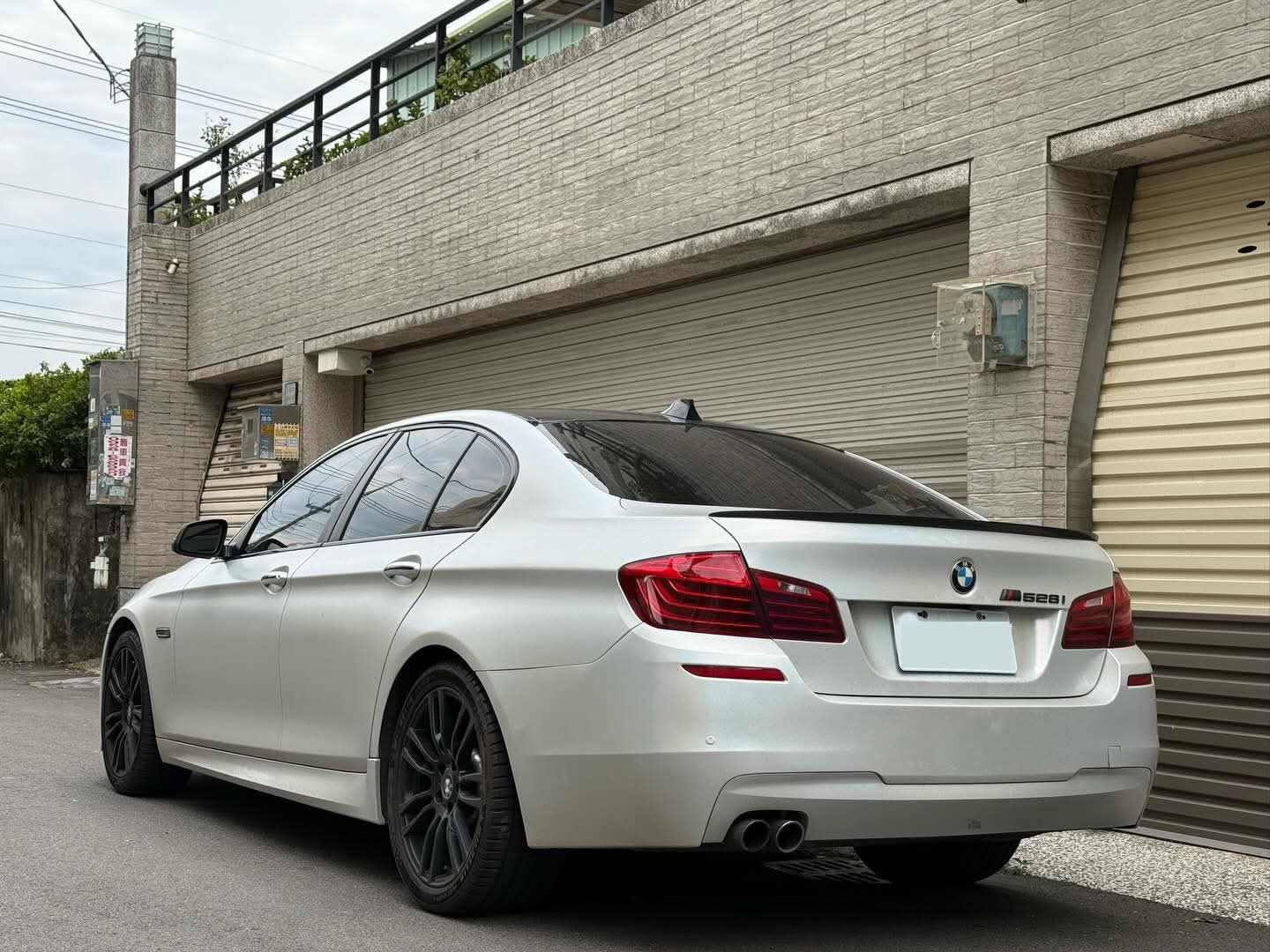 2014年 BMW 5 Series 528I 中古車照片 - Orange Garage