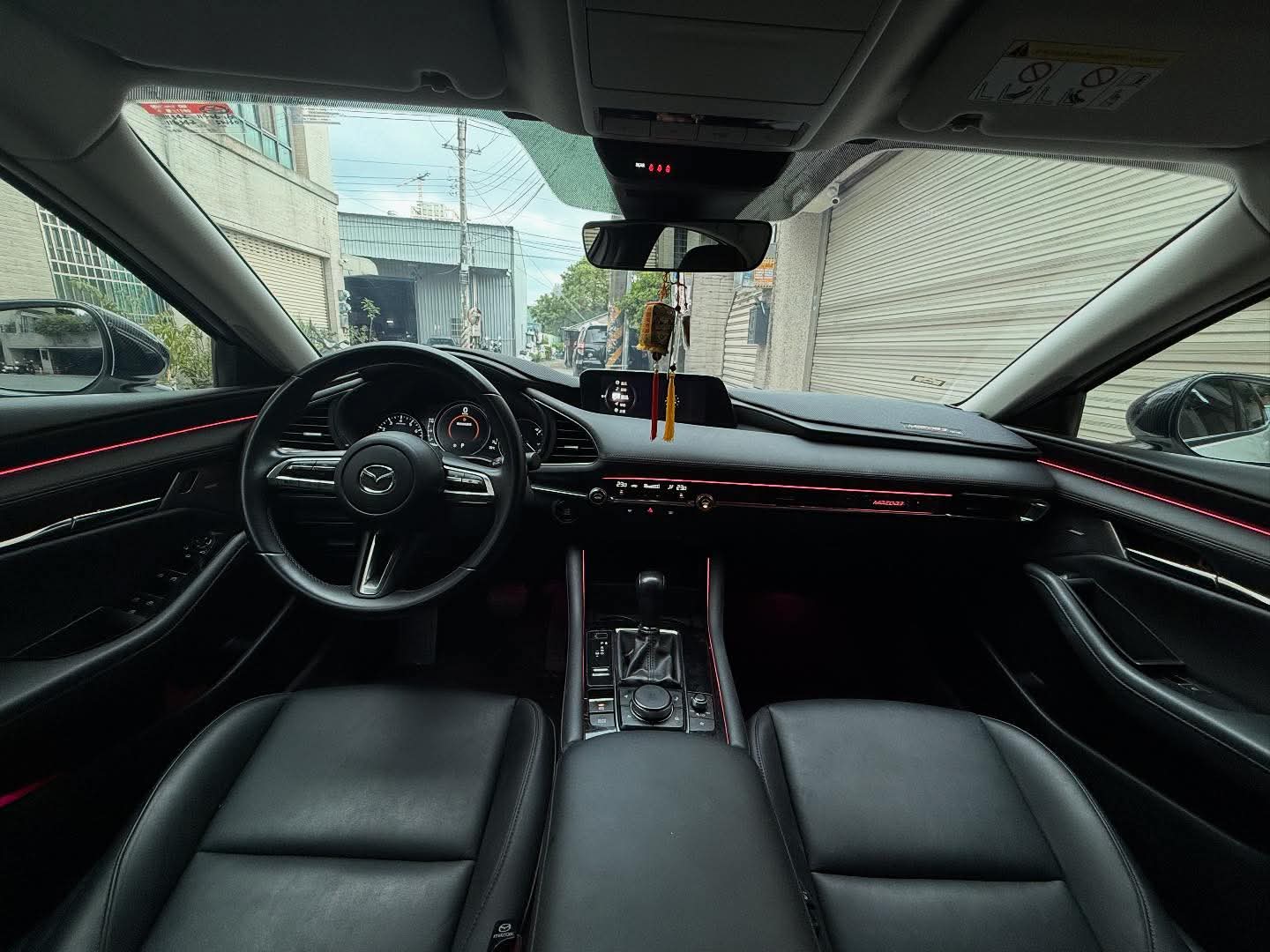 2019年 Mazda 3 4D Bose 旗艦款 中古車照片 - Orange Garage