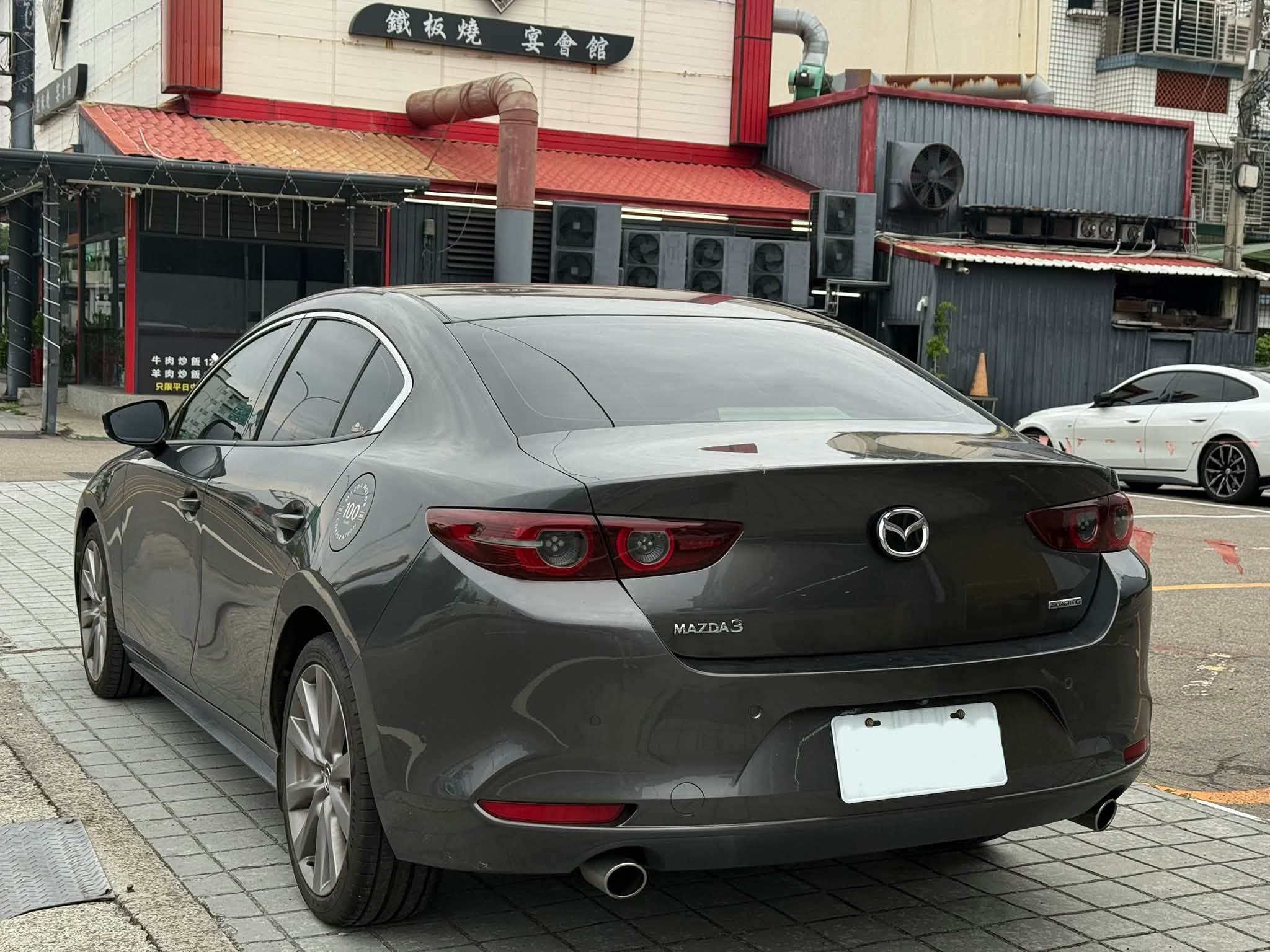 2019年 Mazda 3 4D Bose 旗艦款 中古車照片 - Orange Garage
