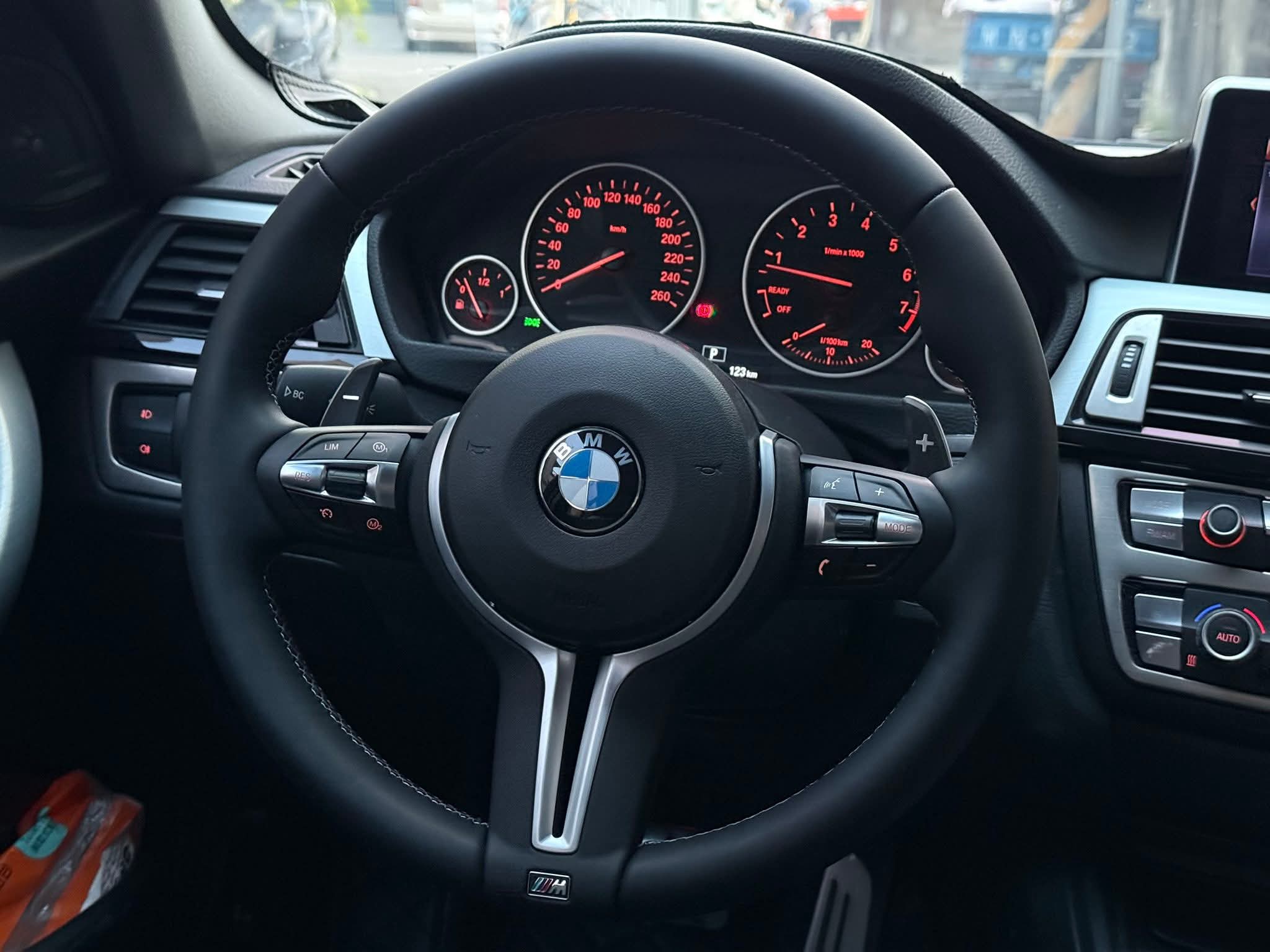 2014年 BMW 3 Series 316I Sedan 中古車照片 - Orange Garage