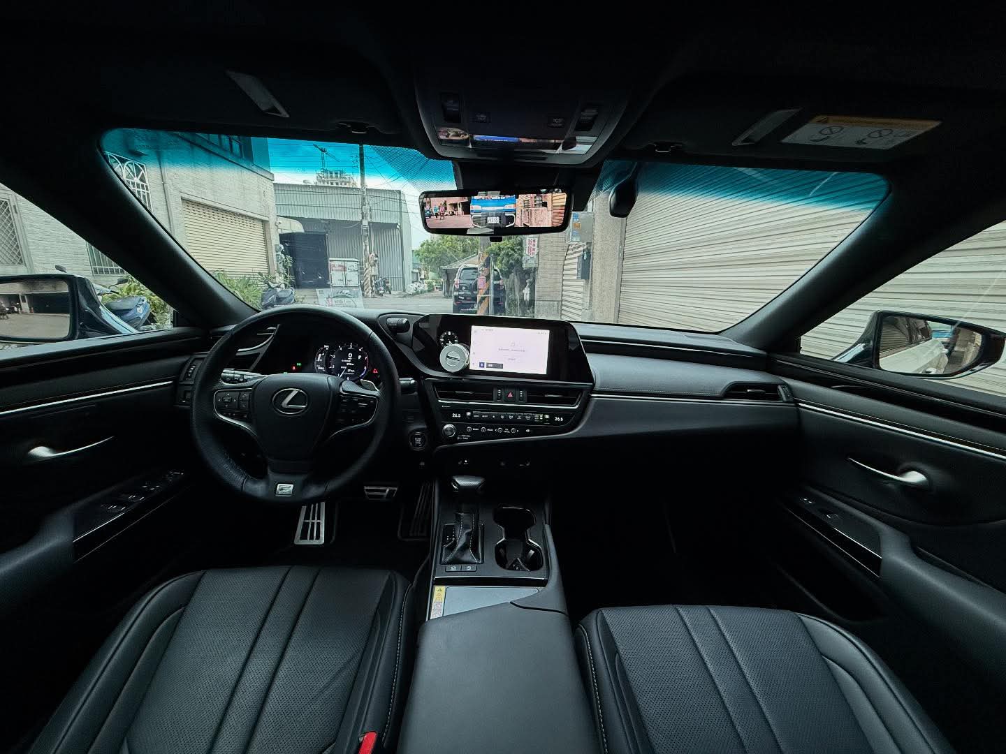 2022年 Lexus ES250 F-Sport 中古車照片 - Orange Garage