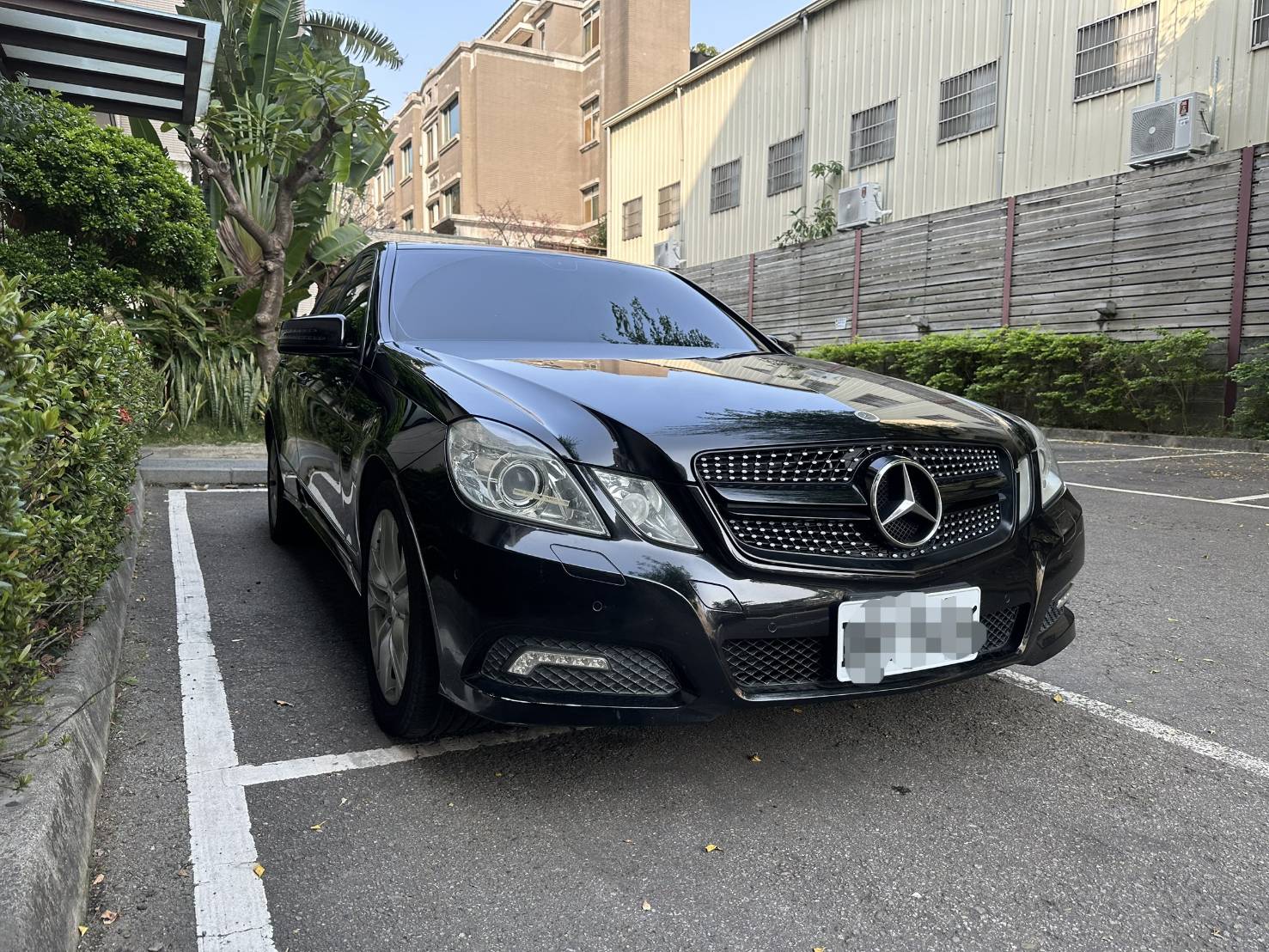 2011年 Mercedes-Benz E-Class E250 中古車照片 - Orange Garage