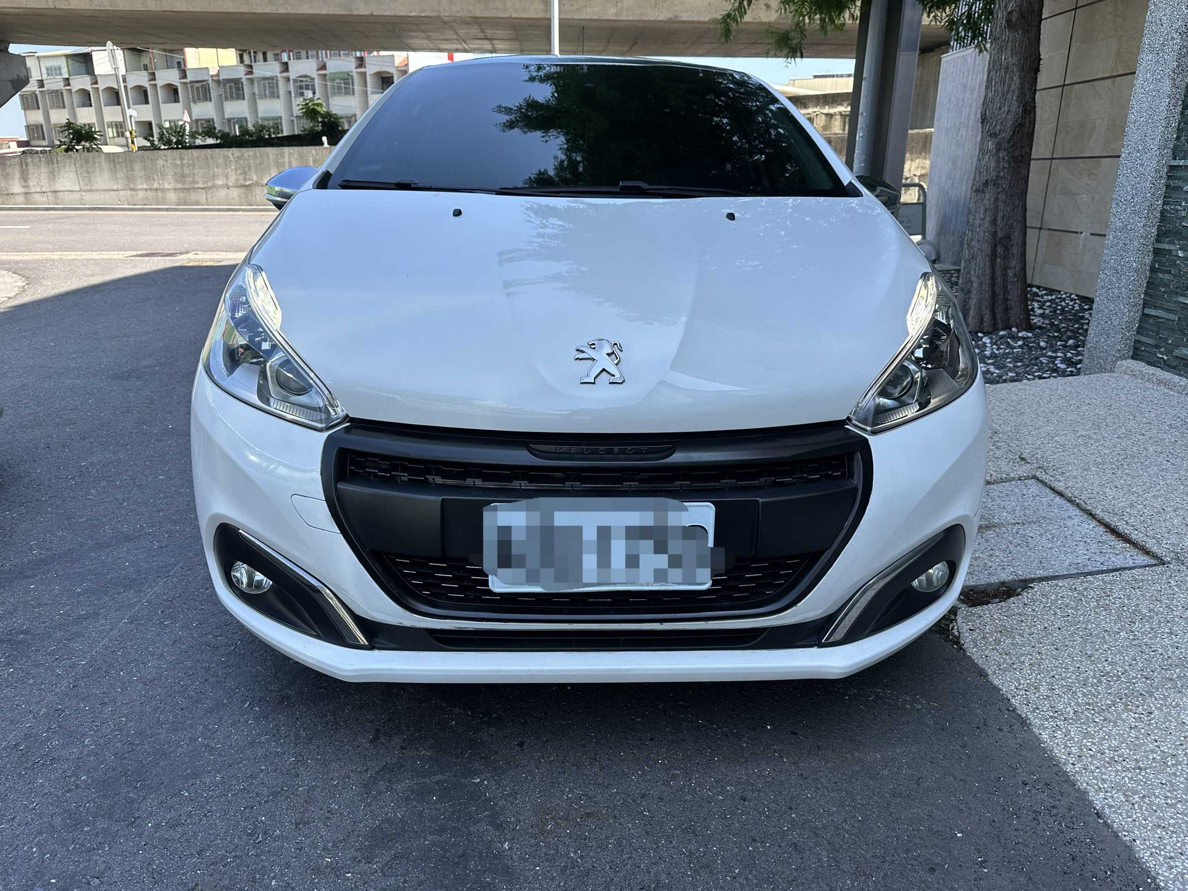 2016年 Peugeot 208 PureTech 1.2 中古車照片 - 澄色車庫