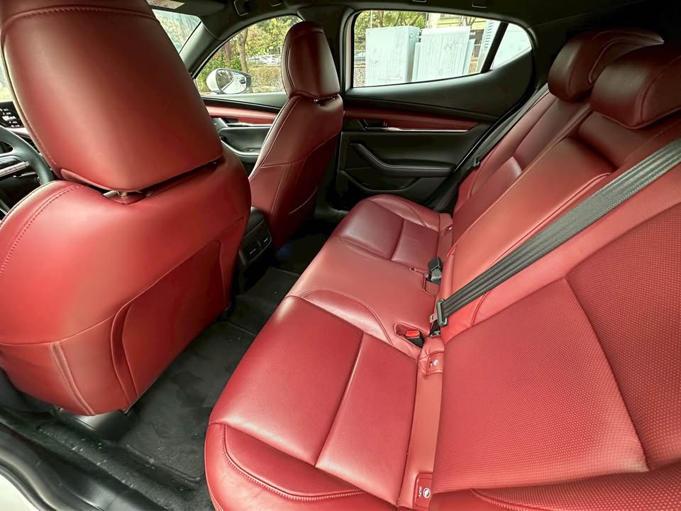 2022年 Mazda 3 5D e-Skyactiv X Edition 中古車照片 - Orange Garage