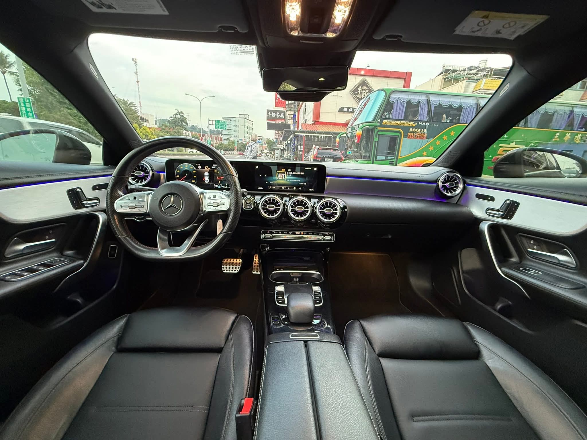 2019年 Mercedes-Benz CLA 250 AMG 中古車照片 - Orange Garage