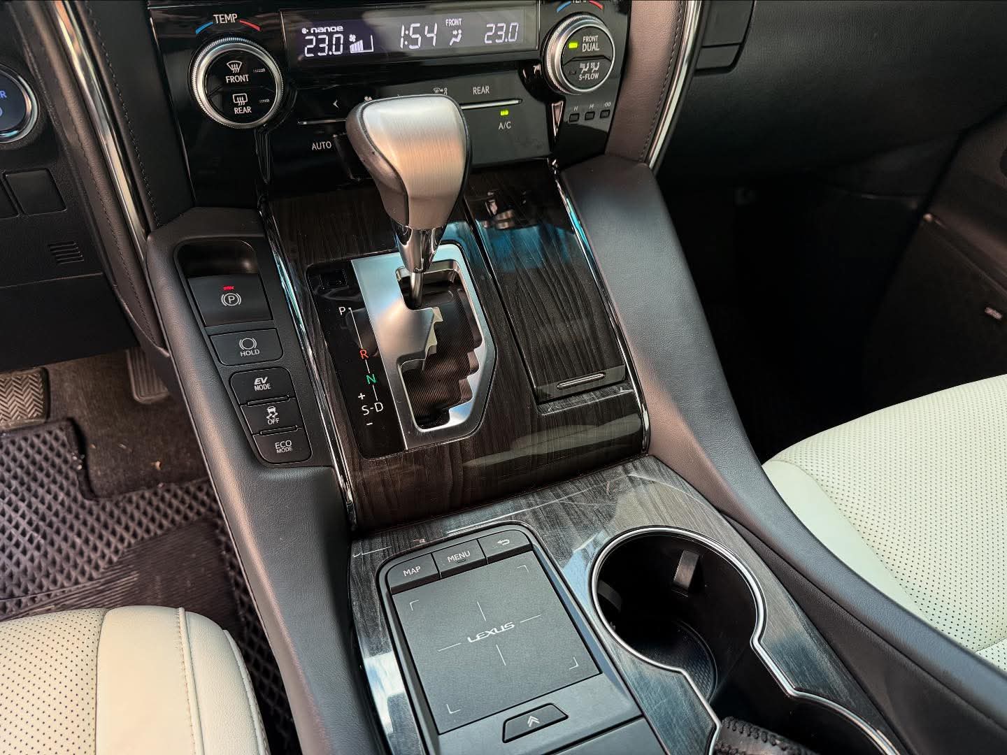 2020年 Lexus LM300h 四座 中古車照片 - Orange Garage