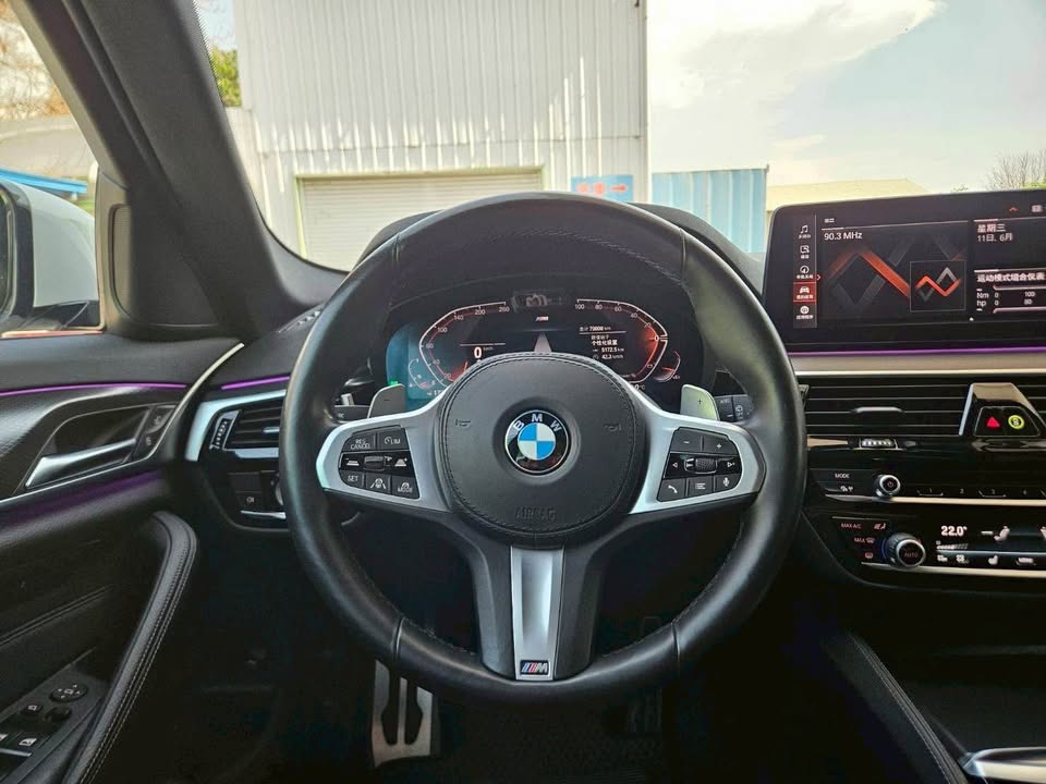 2021年 BMW 5 Series 530i Touring M-sport 中古車照片 - Orange Garage