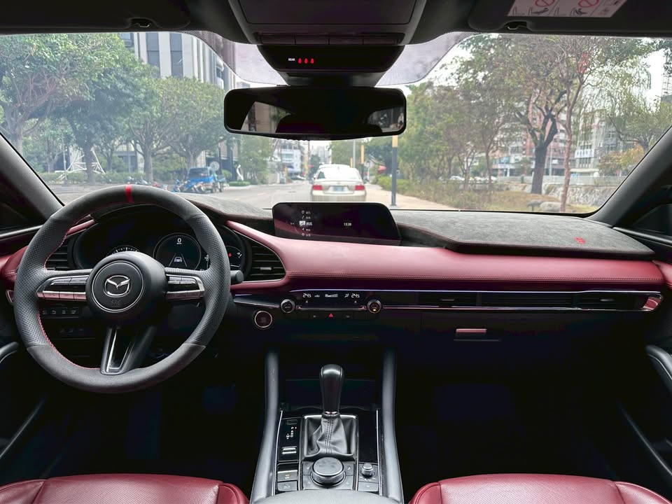 2022年 Mazda 3 5D e-Skyactiv X Edition 中古車照片 - Orange Garage