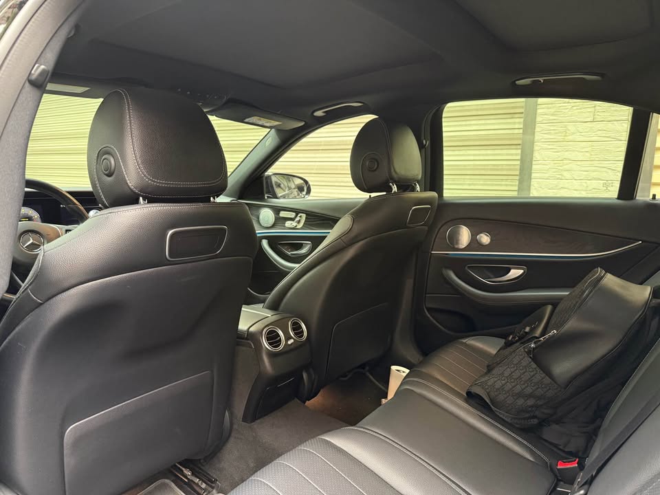 2018年 Mercedes-Benz E-Class E300 P1 AMG 中古車照片 - Orange Garage