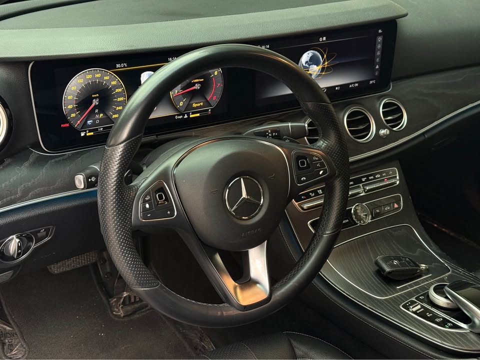 2018年 Mercedes-Benz E-Class E300 P1 AMG 中古車照片 - Orange Garage