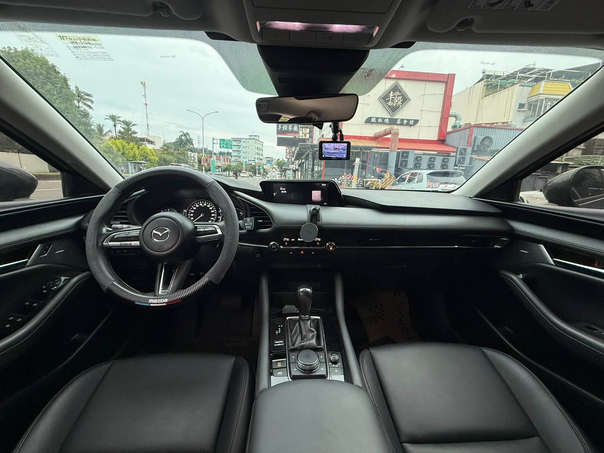 2019年 Mazda 3 4D Bose 旗艦款 中古車照片 - Orange Garage