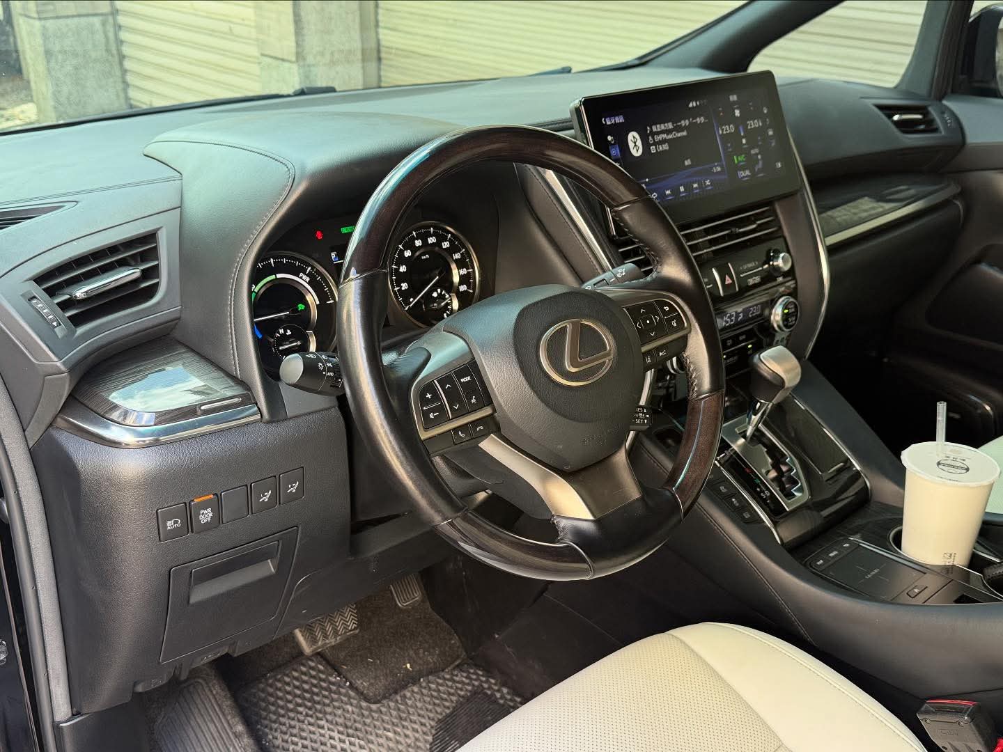 2020年 Lexus LM300h 四座 中古車照片 - Orange Garage
