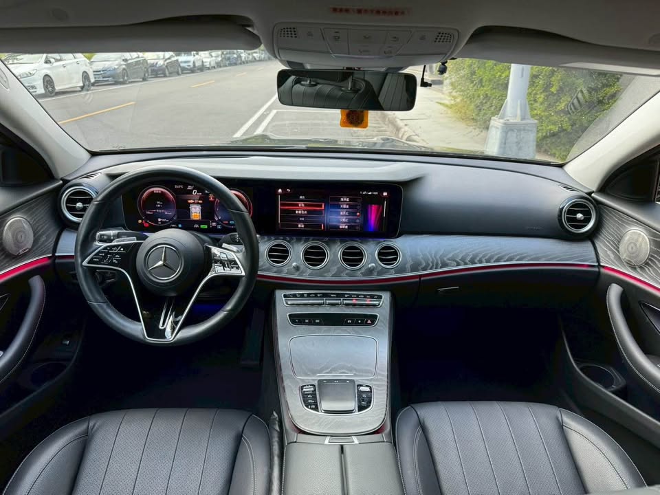 2022年 Mercedes-Benz E-Class E300 AMG 中古車照片 - Orange Garage