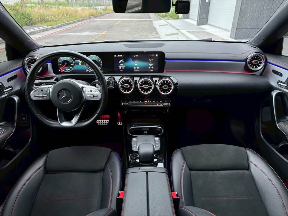 2021年 Mercedes-Benz CLA 250 AMG 4Matic 中古車照片 - Orange Garage