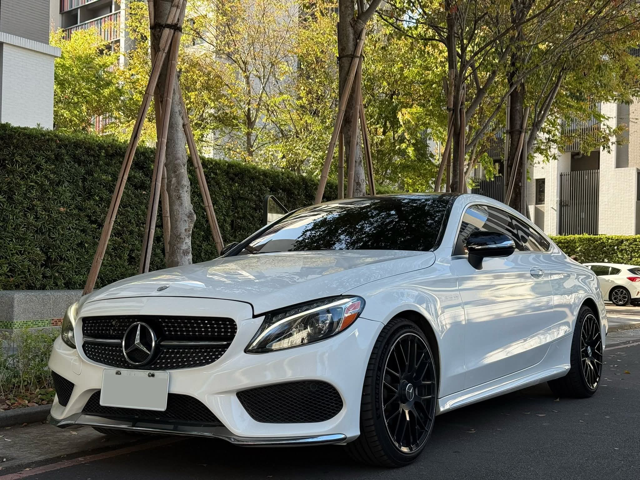 2016年 Mercedes-Benz C-Class C300 Coupe AMG 中古車照片 - Orange Garage