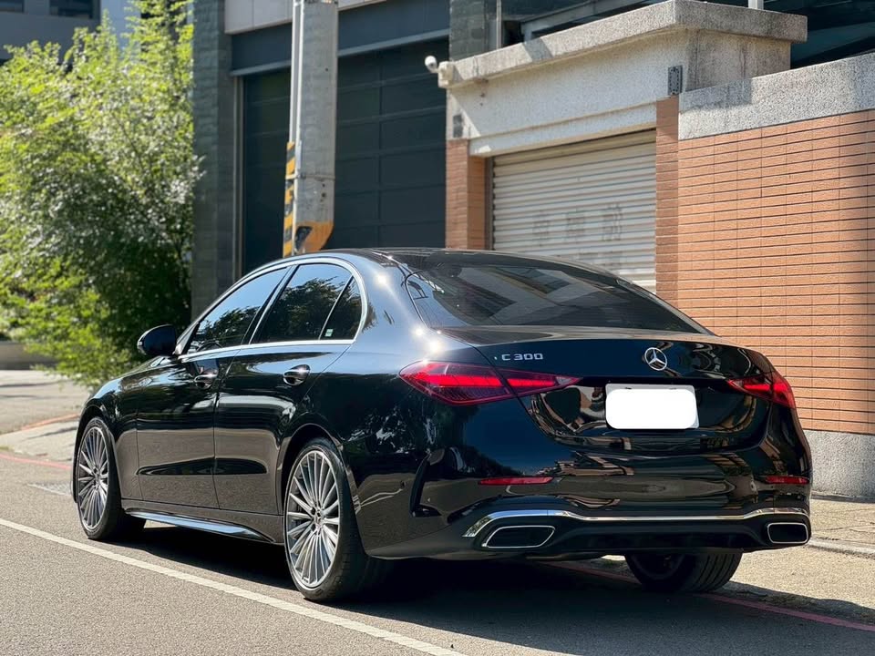 2023年 Mercedes-Benz C-Class 300 AMG-Line 中古車照片 - Orange Garage