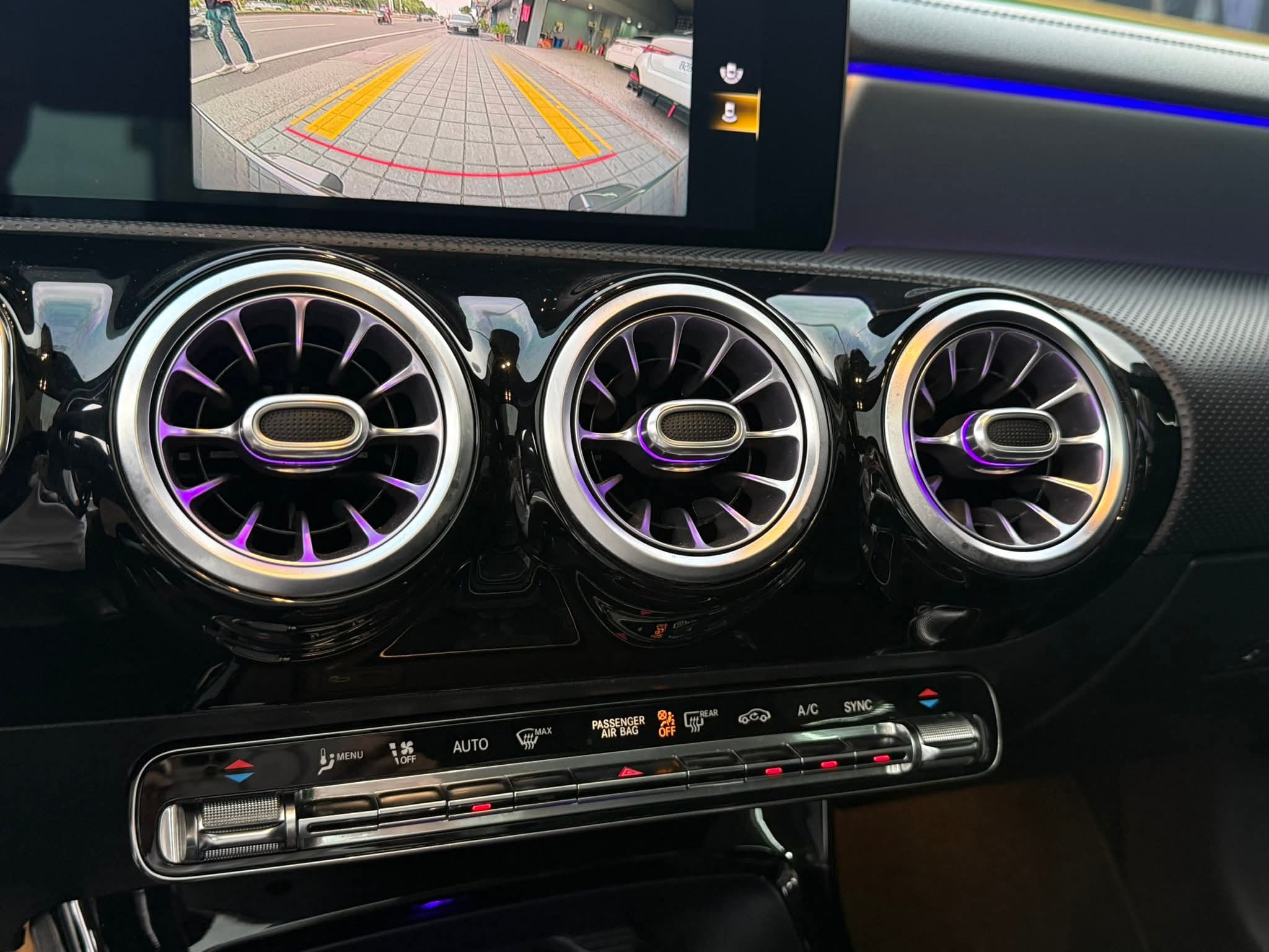 2019年 Mercedes-Benz CLA 250 AMG 中古車照片 - Orange Garage