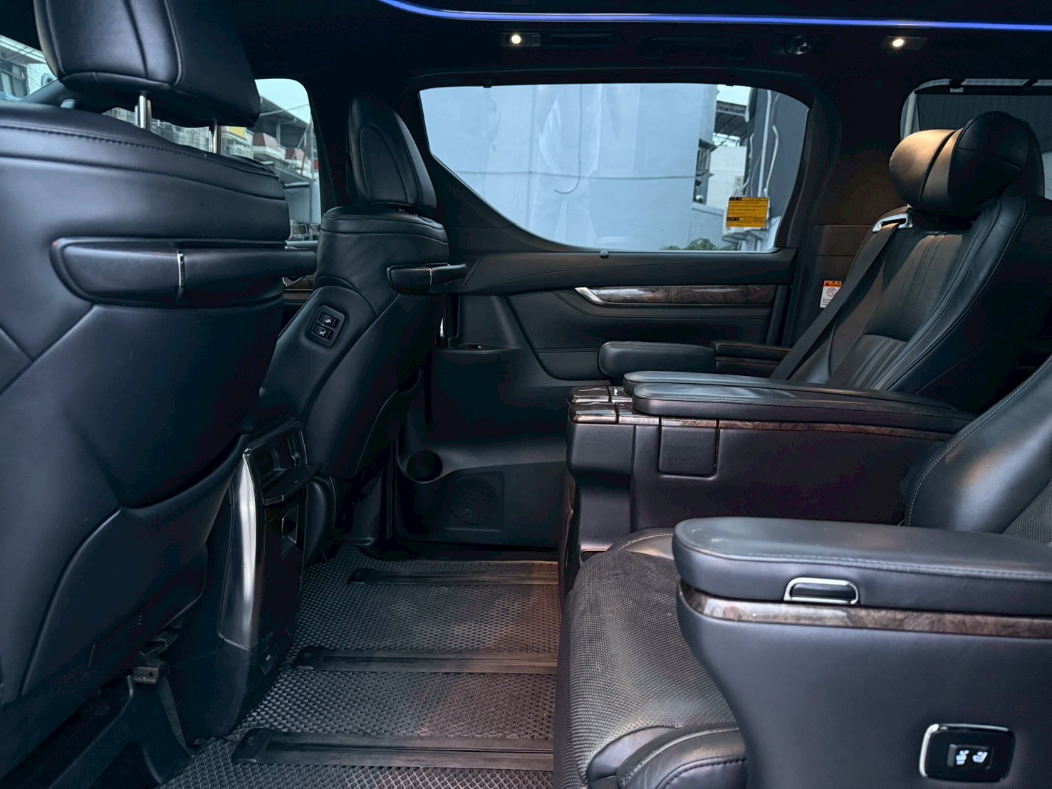 2019年 Toyota Alphard 3.5 中古車照片 - Orange Garage