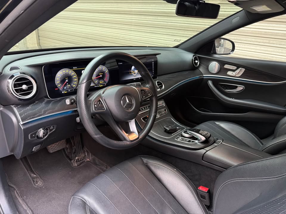 2018年 Mercedes-Benz E-Class E300 P1 AMG 中古車照片 - Orange Garage