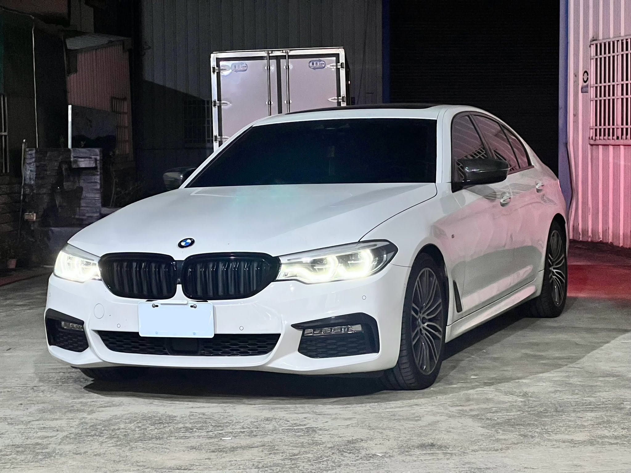 2018年 BMW 5 Series 530I M-Sport 中古車照片 - Orange Garage