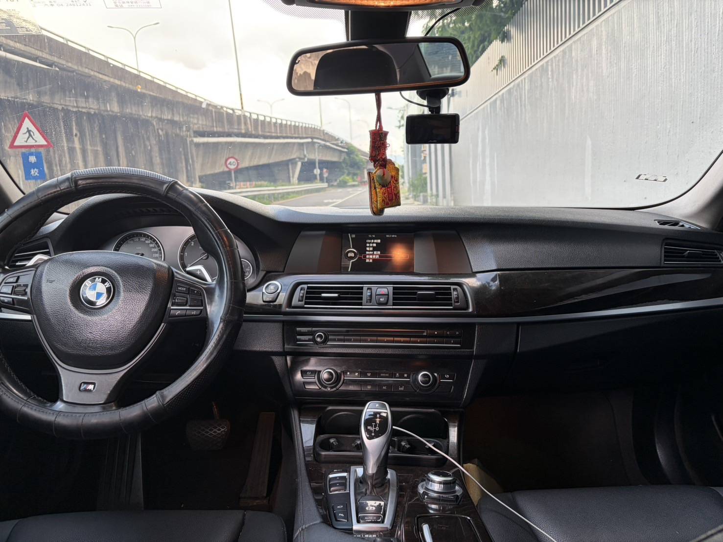 2013年 BMW 5 Series 520d 中古車照片 - Orange Garage