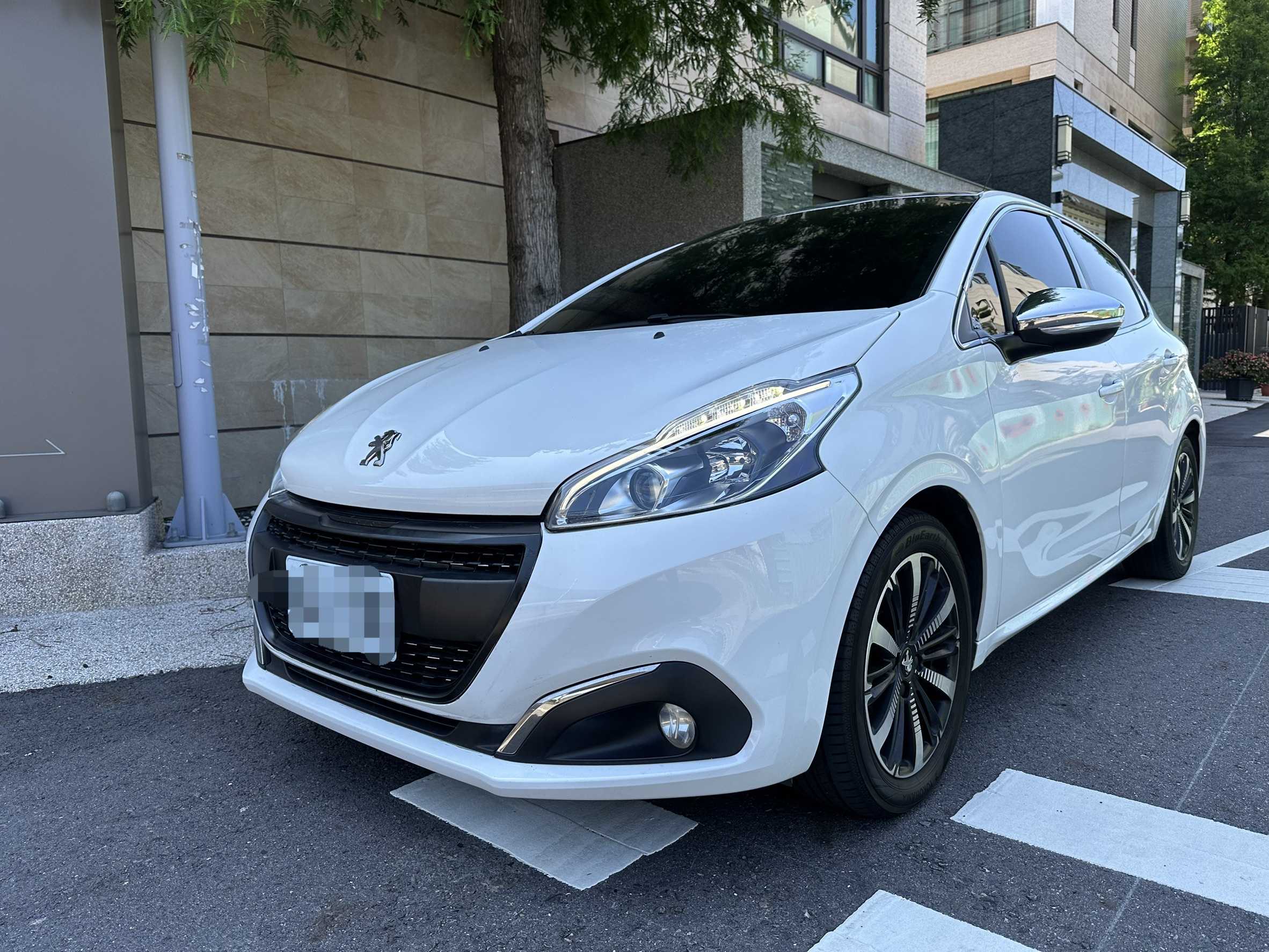 2016年 Peugeot 208 PureTech 1.2 中古車照片 - 澄色車庫